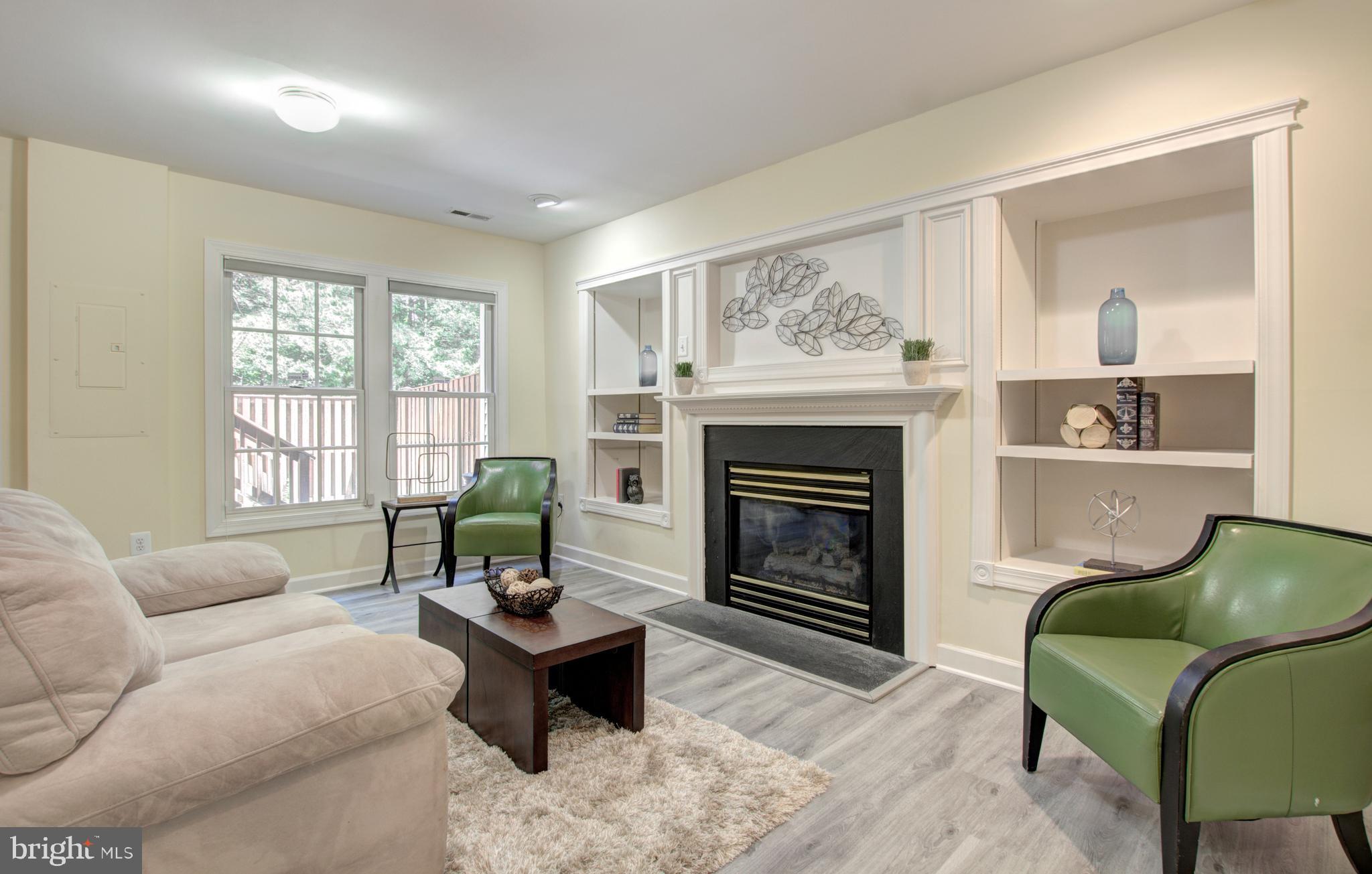 6331 Simmer Circle Springfield, VA 22150 - Photo 7 of 41 Entry level built ins and 2019 flooring