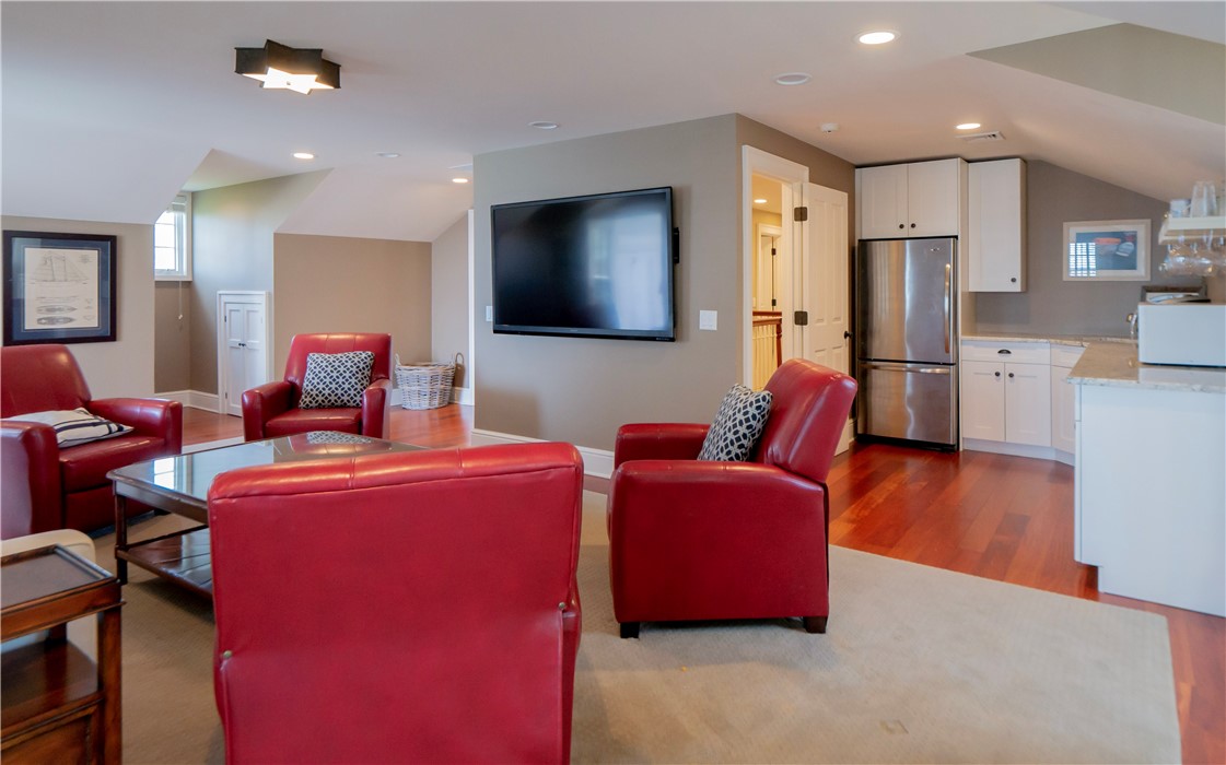 1235 North Main Road Jamestown, RI 02835 - Photo 24 of 40