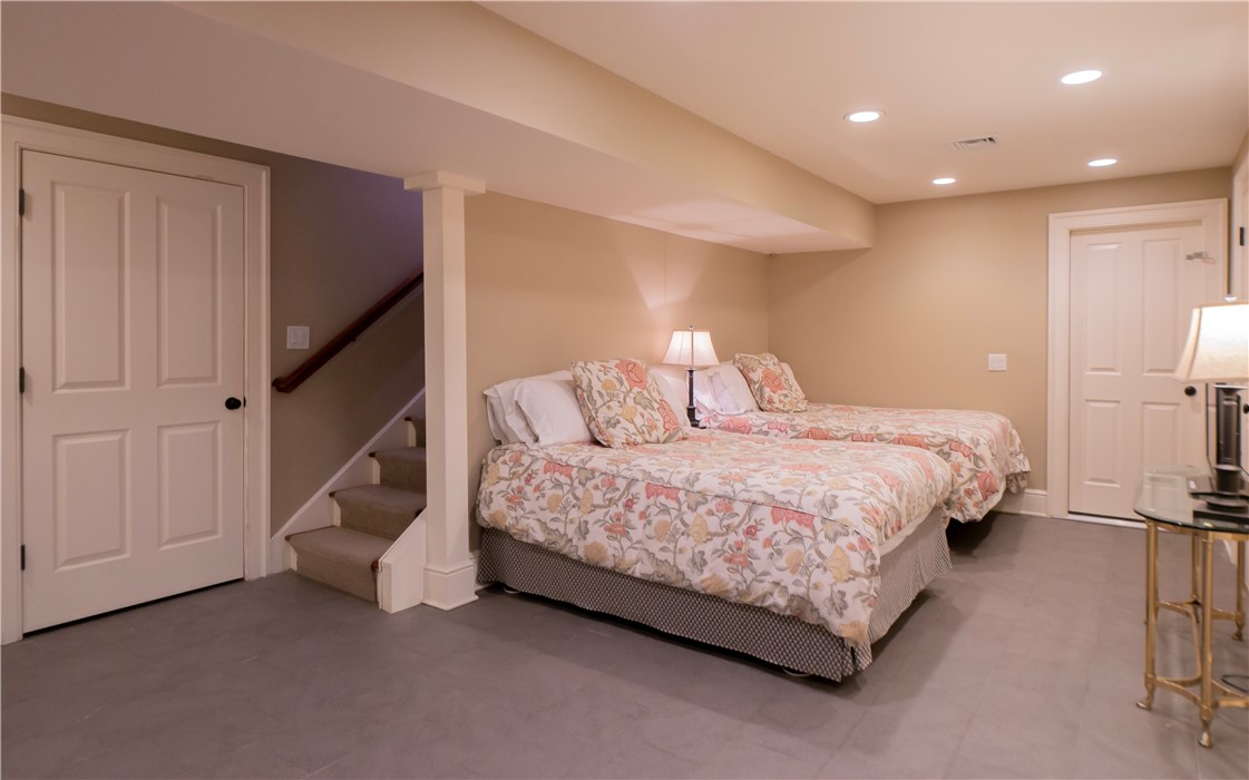 1235 North Main Road Jamestown, RI 02835 - Photo 28 of 40