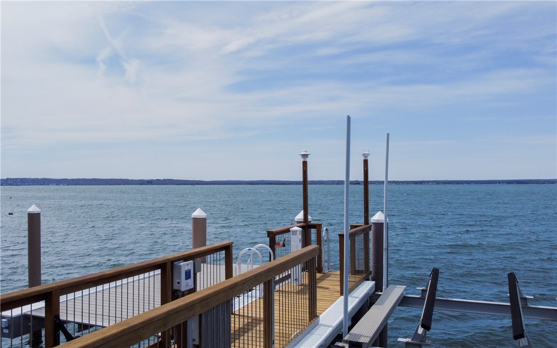 1235 North Main Road Jamestown, RI 02835 - Photo 4 of 40