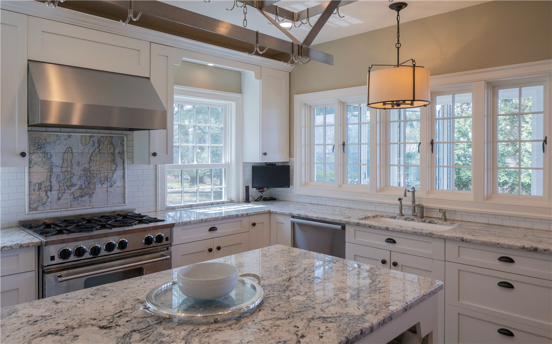 1235 North Main Road Jamestown, RI 02835 - Photo 8 of 40