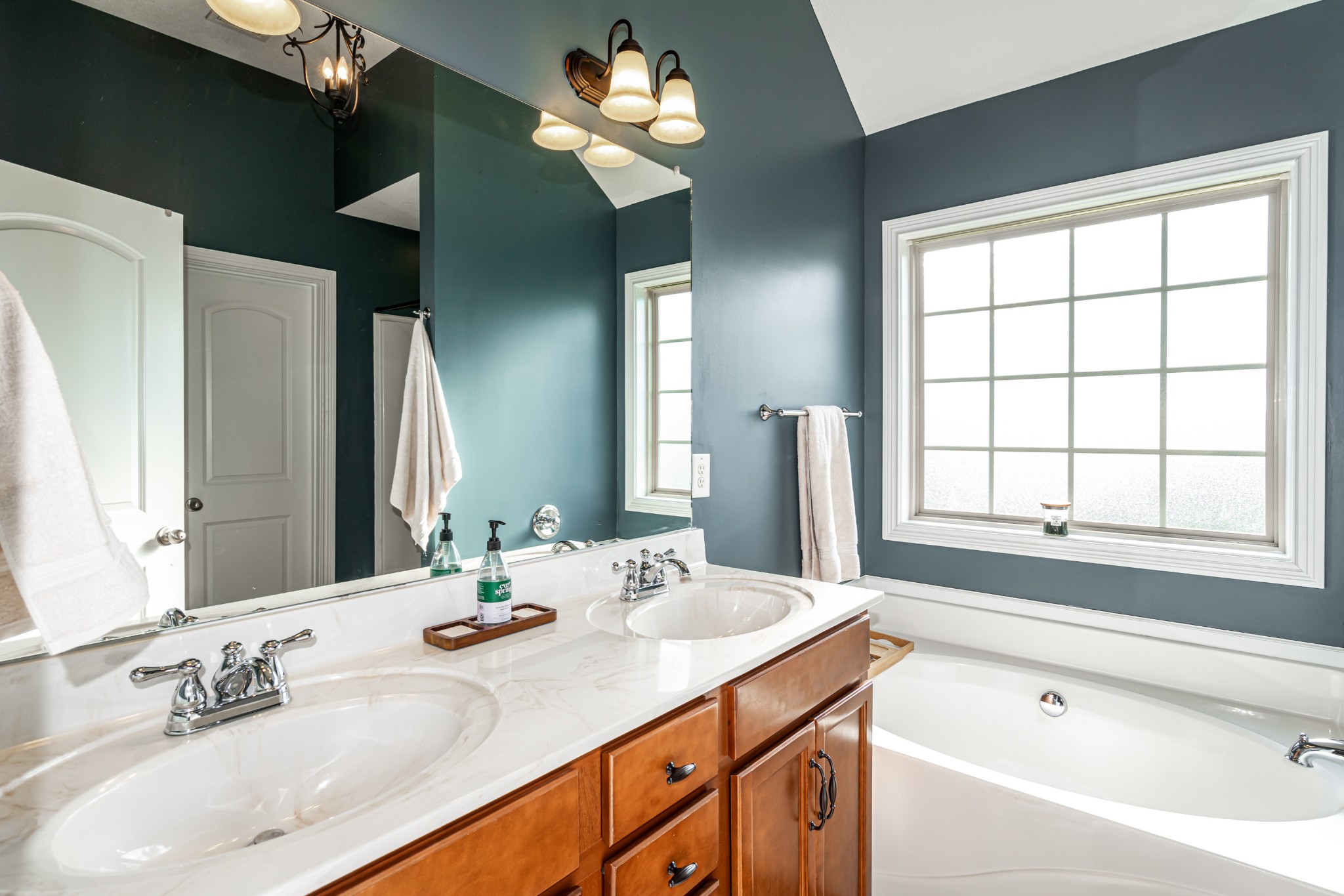 3735 Suiter Road Clarksville, TN 37040 - Photo 6 of 22 a bathroom with a tub a sink and a large mirror