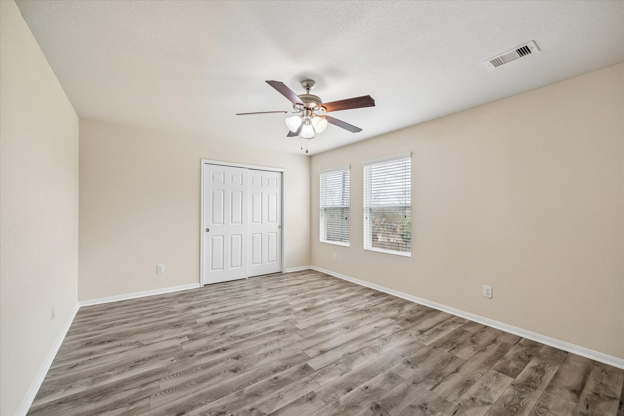 15642 South Fall Fern Circle Houston, TX 77044 - Photo 6 of 32 a view of an empty room with a window