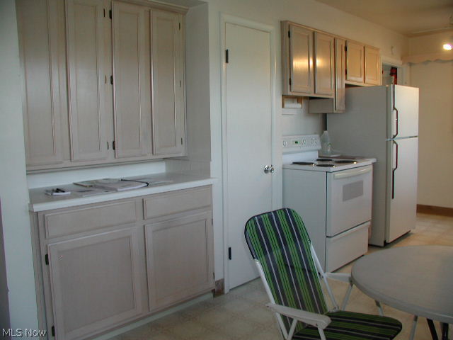 1405 Killian Road Akron, OH 44312 - Photo 3 of 14