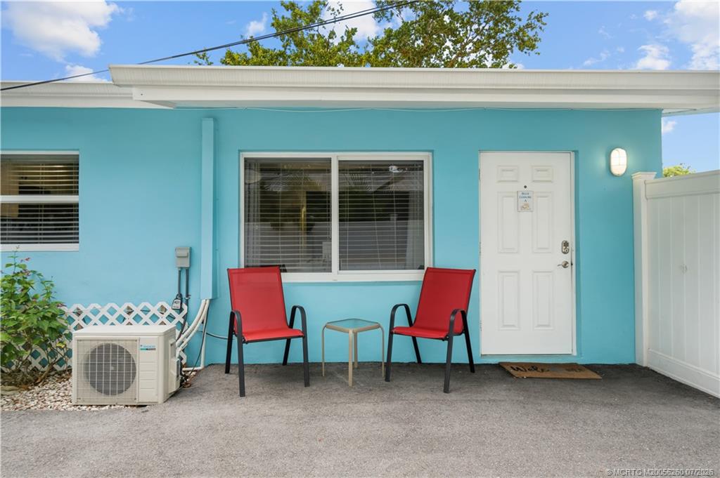 657 Southwest Cleveland Avenue Stuart, FL 34994 - Photo 4 of 34 Unit A Efficiency