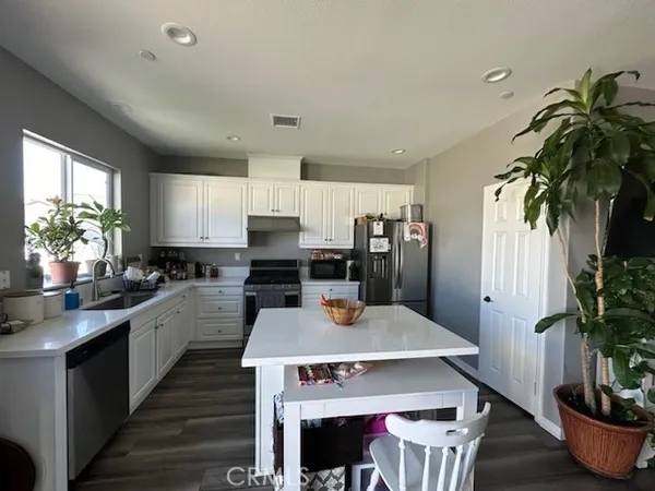 $3,200 | 563 SUNSHOW Court, Hemet, CA 92543