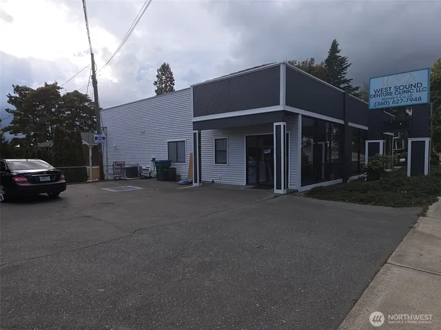 a view of a car park in front of house