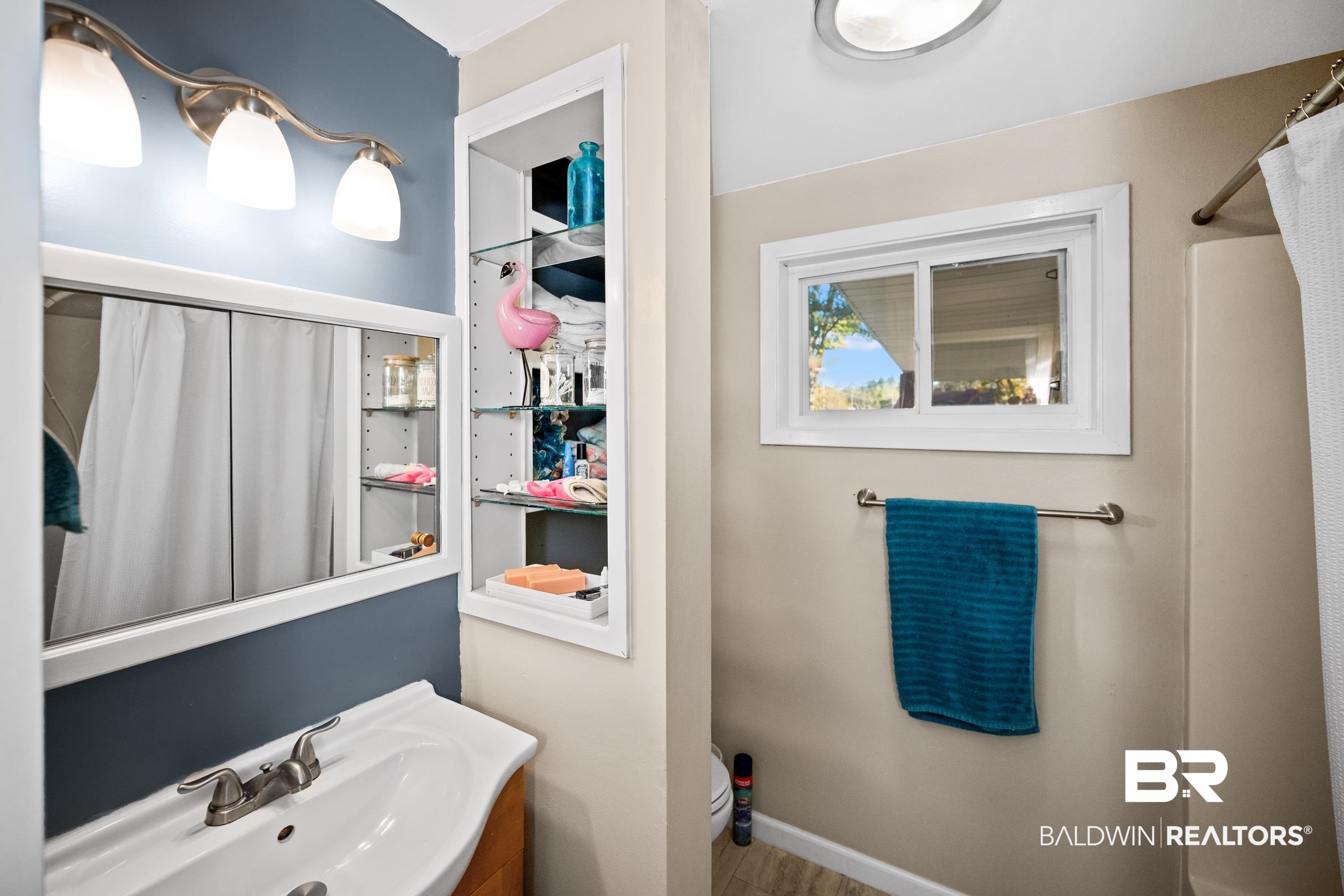 401 West Myrtle Avenue Foley, AL 36535 - Photo 29 of 39 Bathroom featuring a shower with curtain, vanity, and wood finished floors