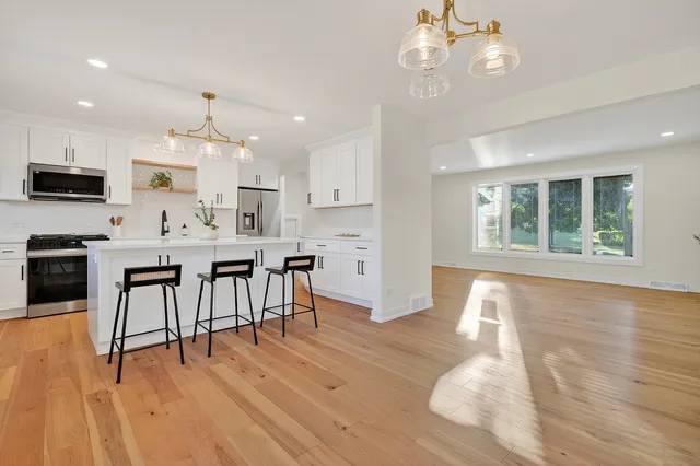 $699,900 | 1237 North Ridge Avenue, Arlington Heights, IL 60004