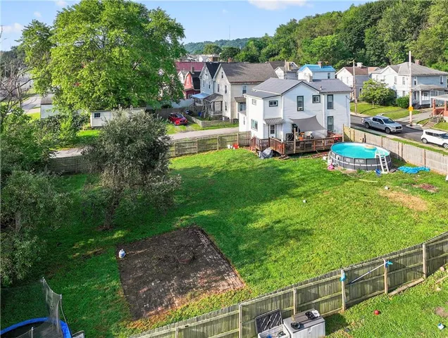 a view of an house with backyard space and garden