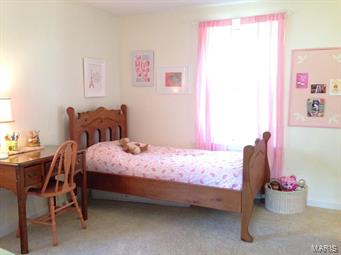 937 Hawbrook Road Glendale, MO 63122 - Photo 5 of 10 Gallery Image 5