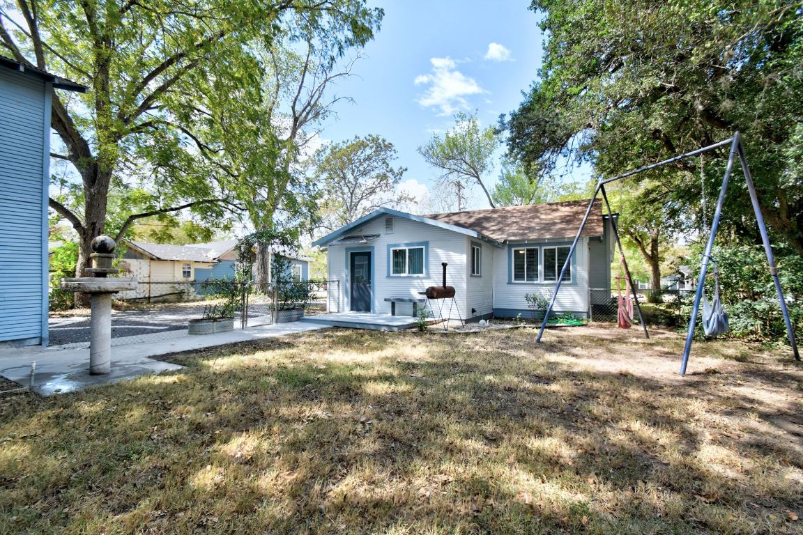 717 South Laurel Avenue Luling, TX 78648 - Photo 20 of 34 a view of a house with swimming pool and sitting area