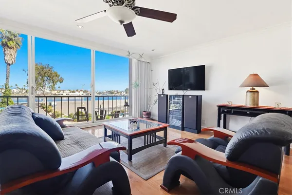 $699,900 | 383 Bay Shore Avenue, Unit 307, Long Beach, CA 90803