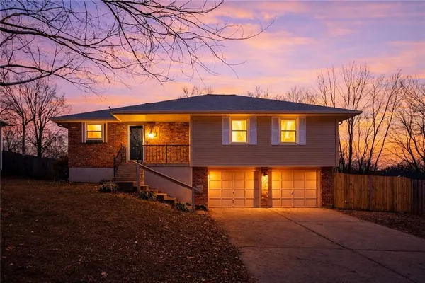 $344,000 | 310 Southeast Shamrock Lane, Blue Springs, MO 64014