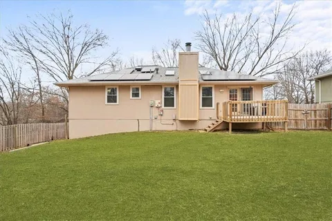 $344,000 | 310 Southeast Shamrock Lane, Blue Springs, MO 64014