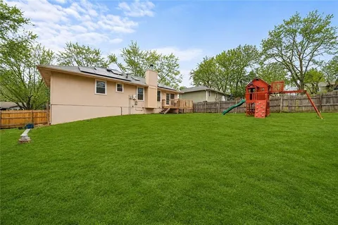 $344,000 | 310 Southeast Shamrock Lane, Blue Springs, MO 64014