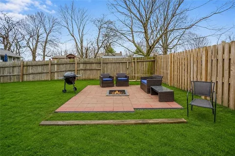 $344,000 | 310 Southeast Shamrock Lane, Blue Springs, MO 64014