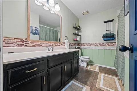 $344,000 | 310 Southeast Shamrock Lane, Blue Springs, MO 64014