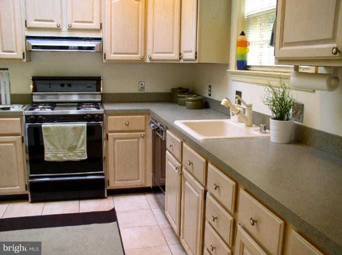 3002 Collins Avenue Silver Spring, MD 20902 - Photo 6 of 19 Kitchen