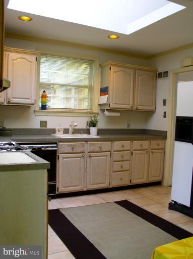 3002 Collins Avenue Silver Spring, MD 20902 - Photo 10 of 19 Kitchen