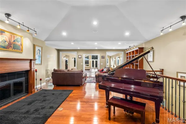 $1,025,000 | 6414 Country Club Road, Washington, MO 63090