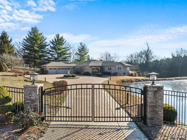 $1,025,000 | 6414 Country Club Road, Washington, MO 63090