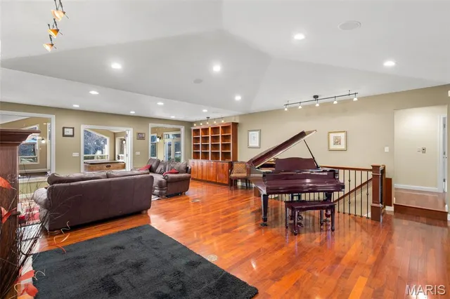 $1,025,000 | 6414 Country Club Road, Washington, MO 63090