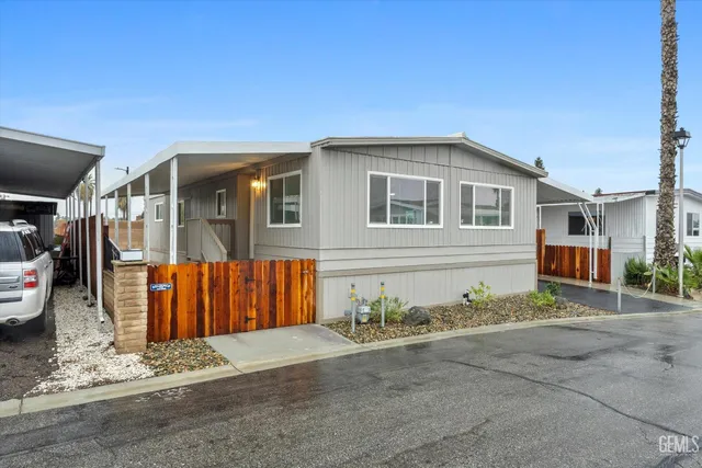 a view of a house with a outdoor space