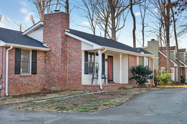 $1,995 | 2906 Curtiswood Lane East, Springfield, TN 37172