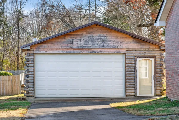$1,995 | 2906 Curtiswood Lane East, Springfield, TN 37172