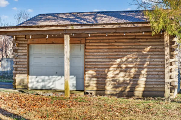 $1,995 | 2906 Curtiswood Lane East, Springfield, TN 37172
