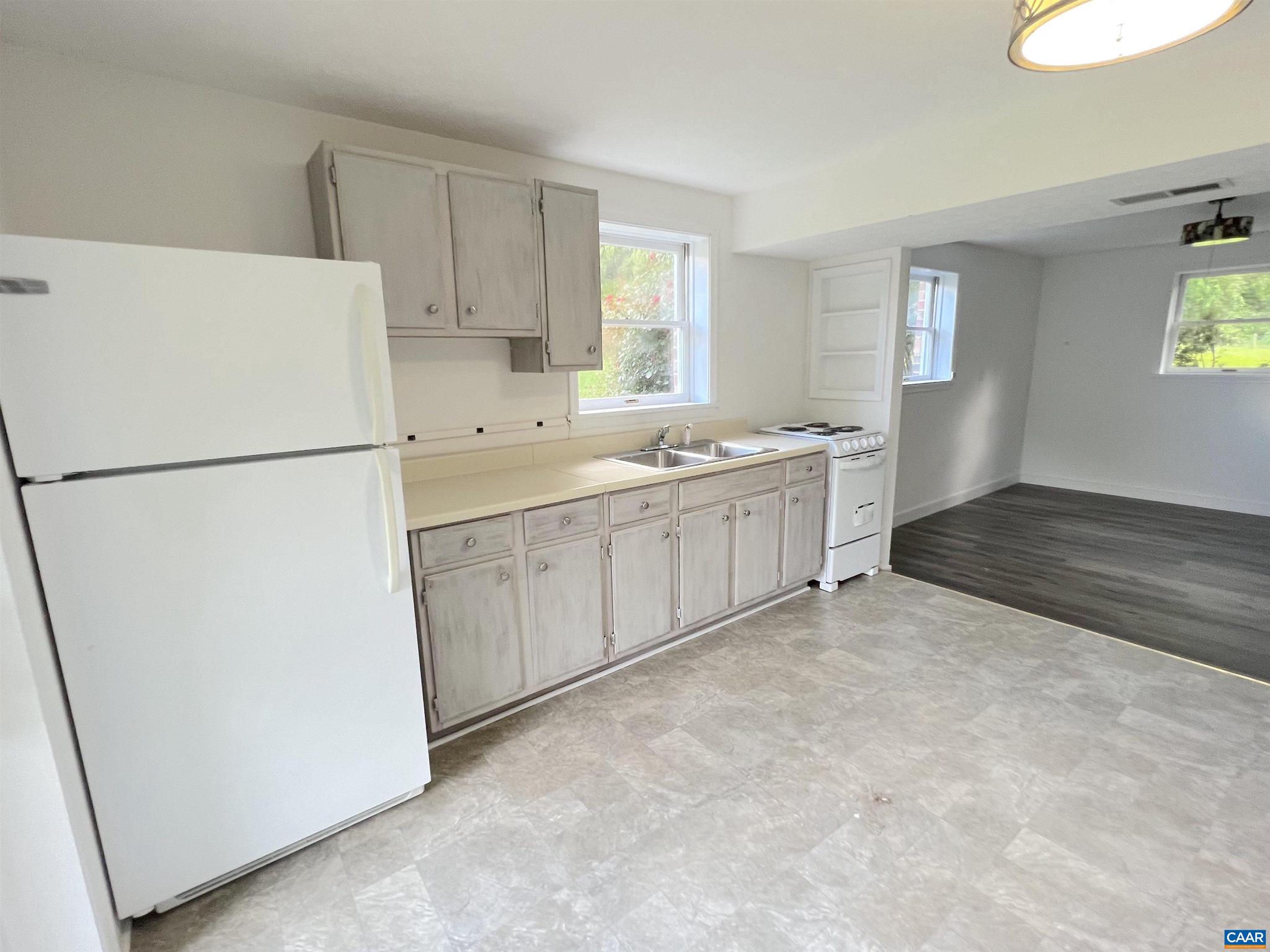 2815 Pleasant View Lane Charlottesville, VA 22901 - Photo 5 of 20