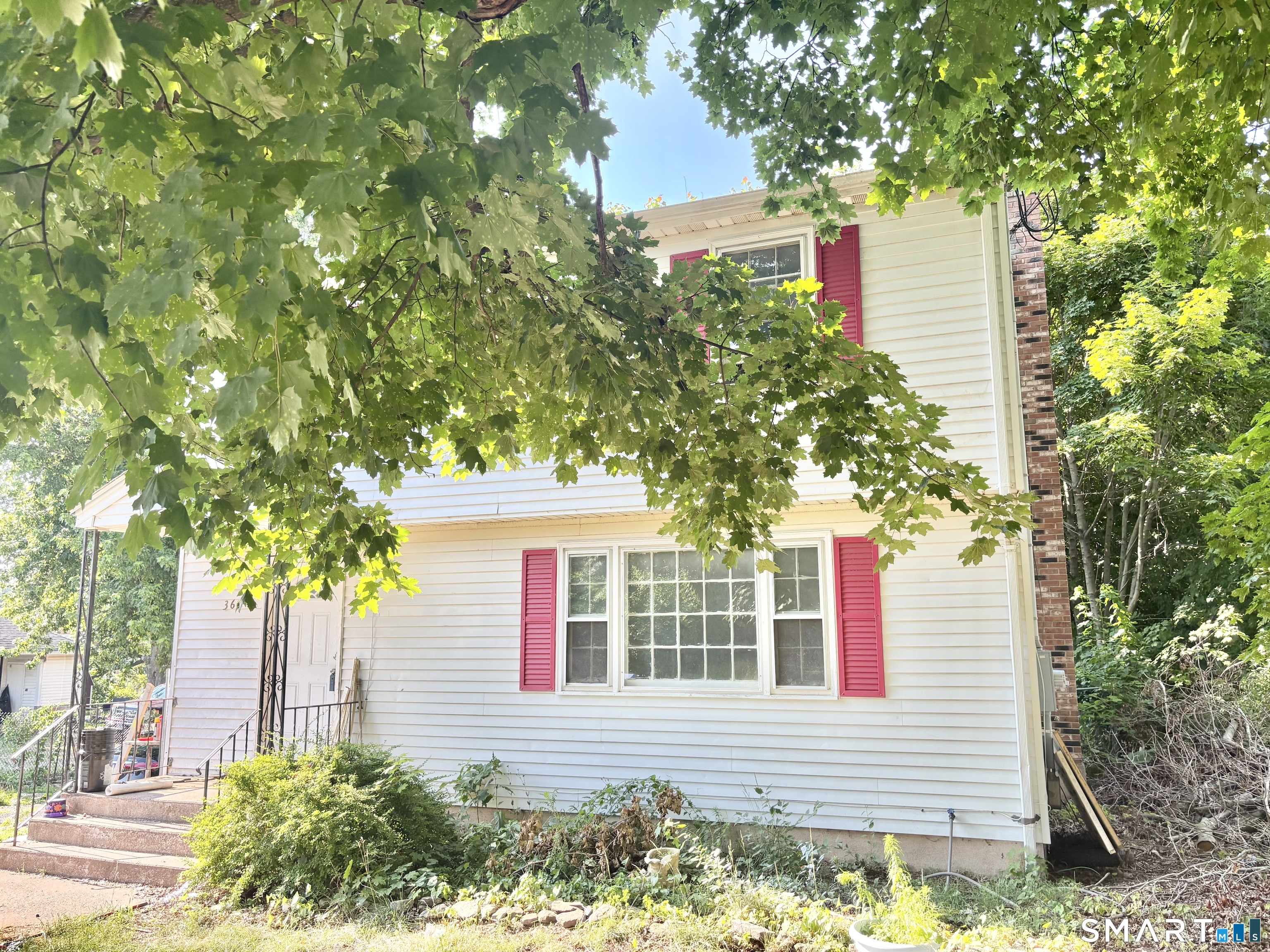 369 Bidwell Street Manchester, CT 06040 - Photo 2 of 13