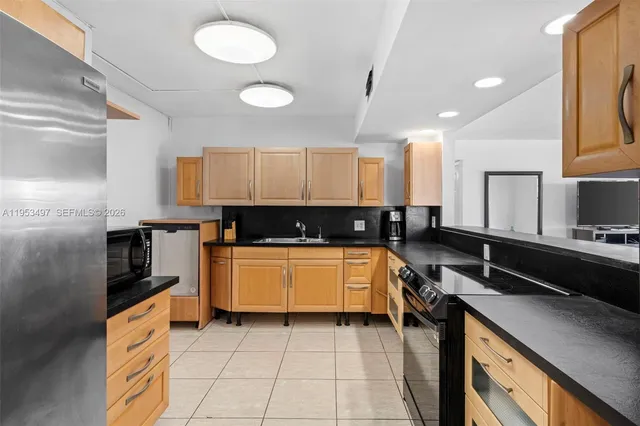 $2,595 | 401 Golden Isles Drive, Unit 304, Hallandale Beach, FL 33009