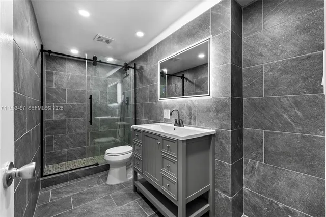 $2,595 | 401 Golden Isles Drive, Unit 304, Hallandale Beach, FL 33009