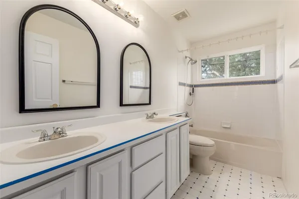 a view of a garage room