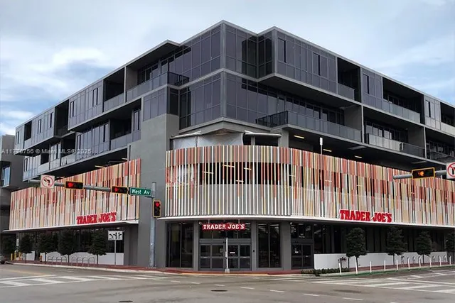 $2,590 | 1580 West Avenue, Unit 407, Miami Beach, FL 33139