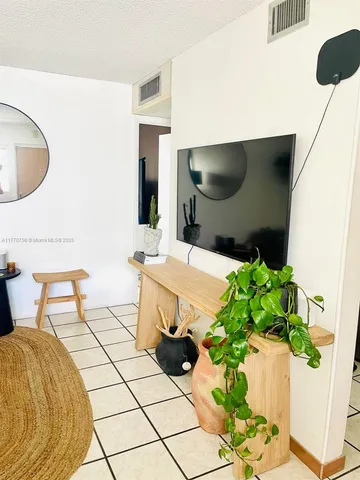 $2,590 | 1580 West Avenue, Unit 407, Miami Beach, FL 33139