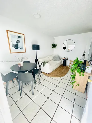 $2,590 | 1580 West Avenue, Unit 407, Miami Beach, FL 33139