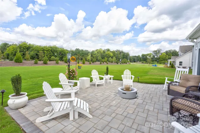 a view of a patio with garden