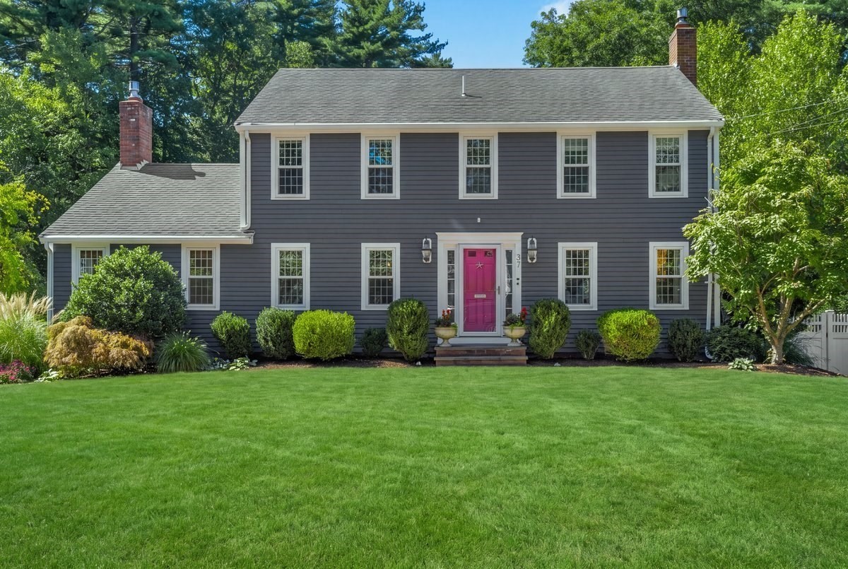 37 Stagecoach Road Hingham, MA 02043 - Photo 1 of 40 Gallery Image 1
