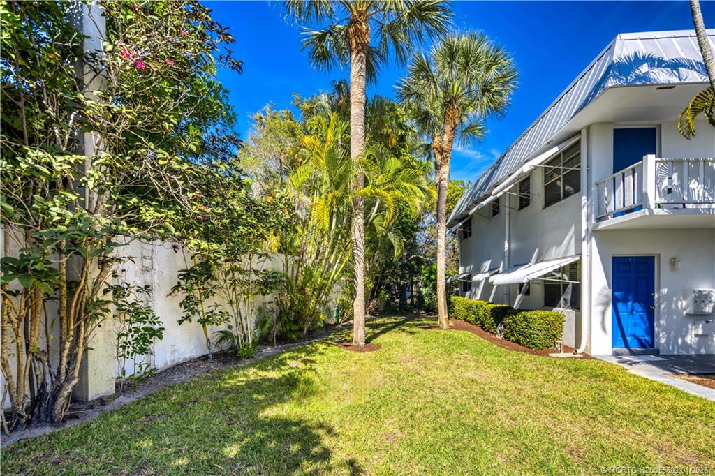 2929 Southeast Ocean Boulevard, Unit O4 Stuart, FL 34996 - Photo 20 of 25 Common lawn is next to your unit. Nice!