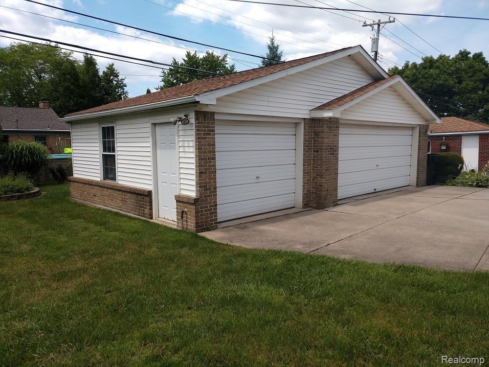 8940 Ruth Avenue Allen Park, MI 48101 - Photo 9 of 33 I. WANT. KEEP ALL YOUR TOYS IN THIS SUPER LARGE THREE CAR GARAGE.