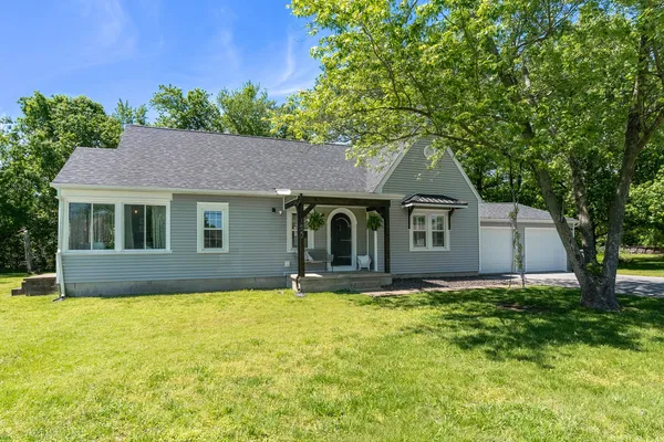 $310,000 | 1627 South Division Street, Carterville, IL 62918