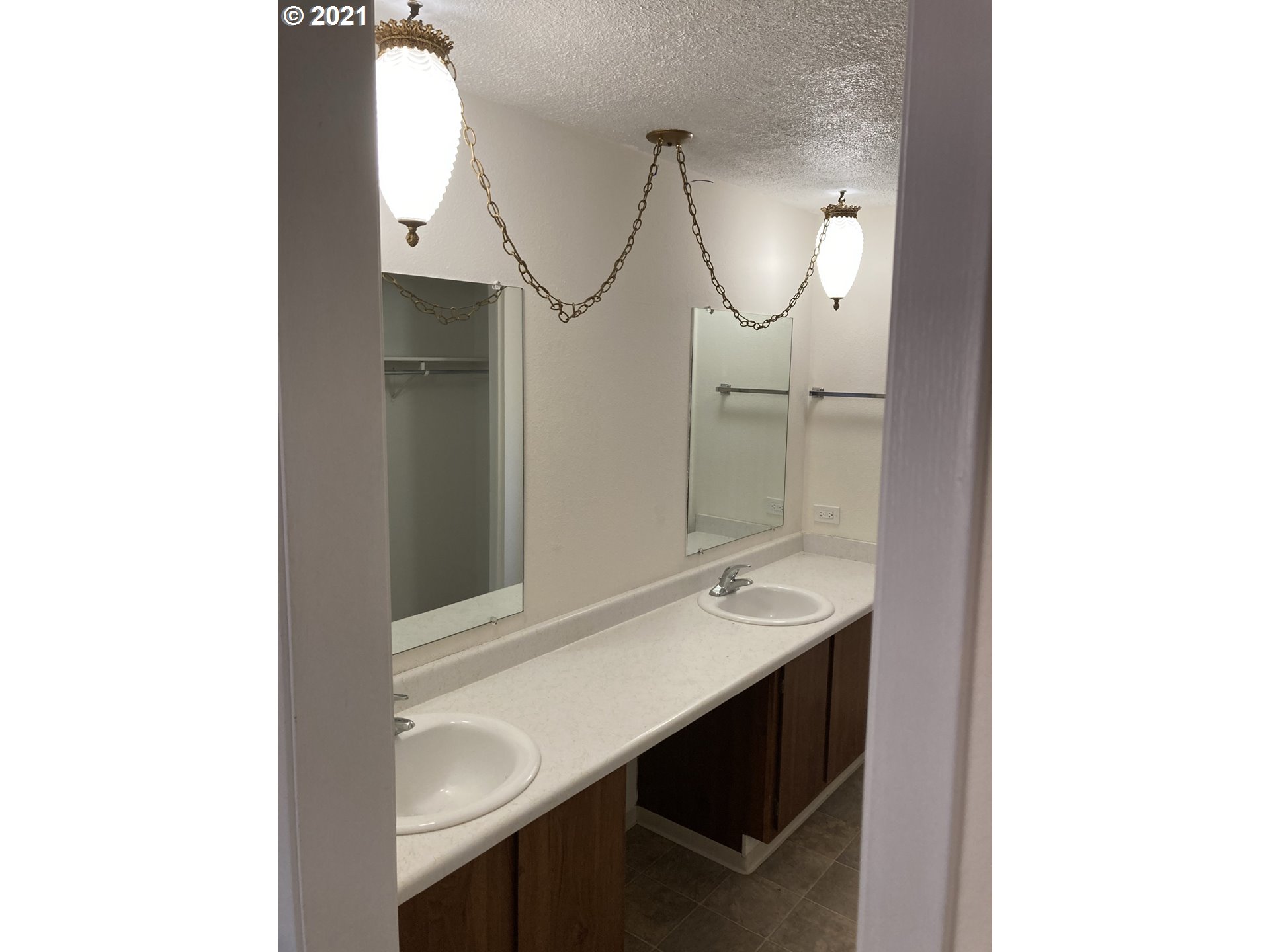 350 Singing Waters Road Winchester, OR 97495 - Photo 4 of 13 Gallery Image 4