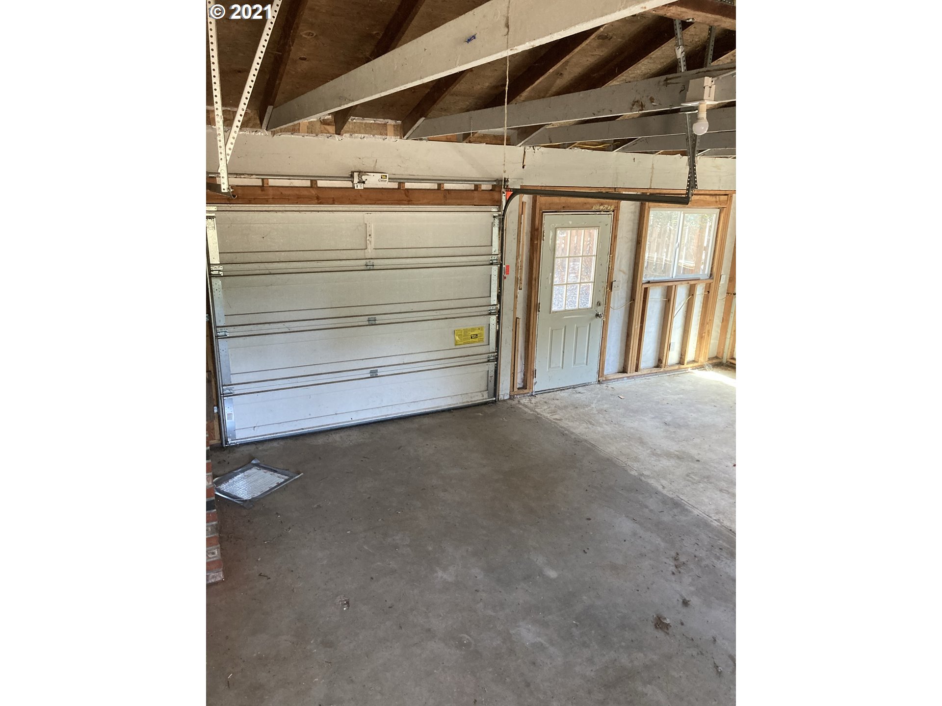 350 Singing Waters Road Winchester, OR 97495 - Photo 6 of 13 Gallery Image 6
