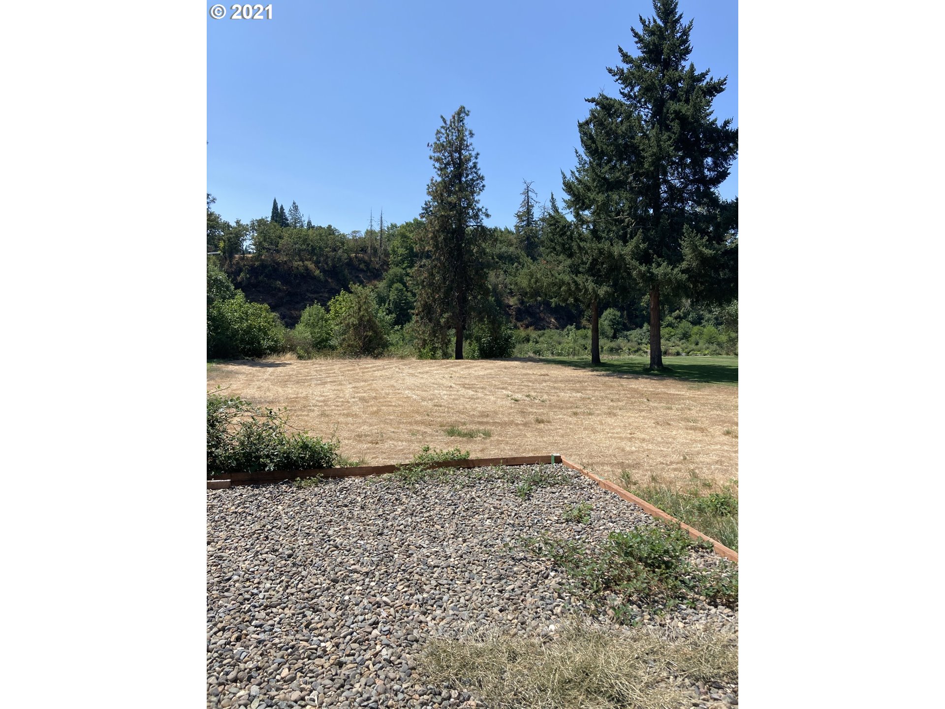 350 Singing Waters Road Winchester, OR 97495 - Photo 9 of 13 Gallery Image 9