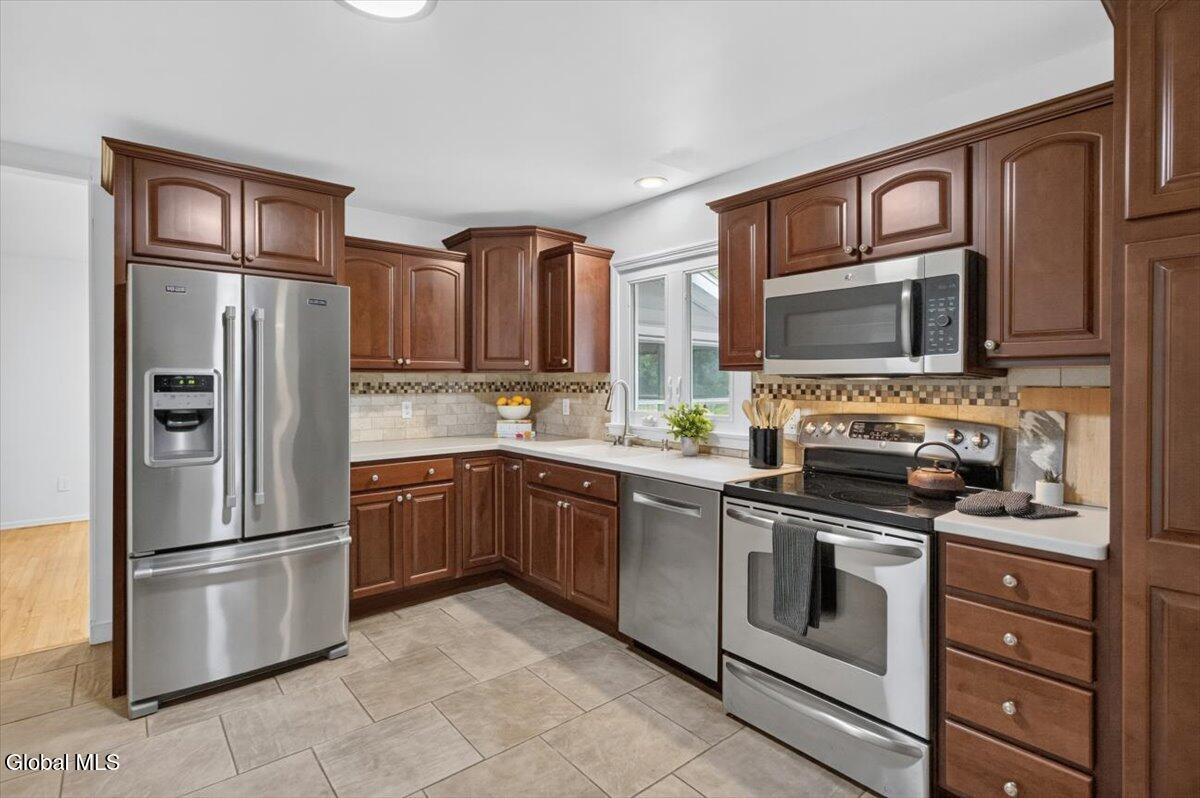 3966 Consaul Road Niskayuna, NY 12304 - Photo 17 of 56 29-030_IMG_4654