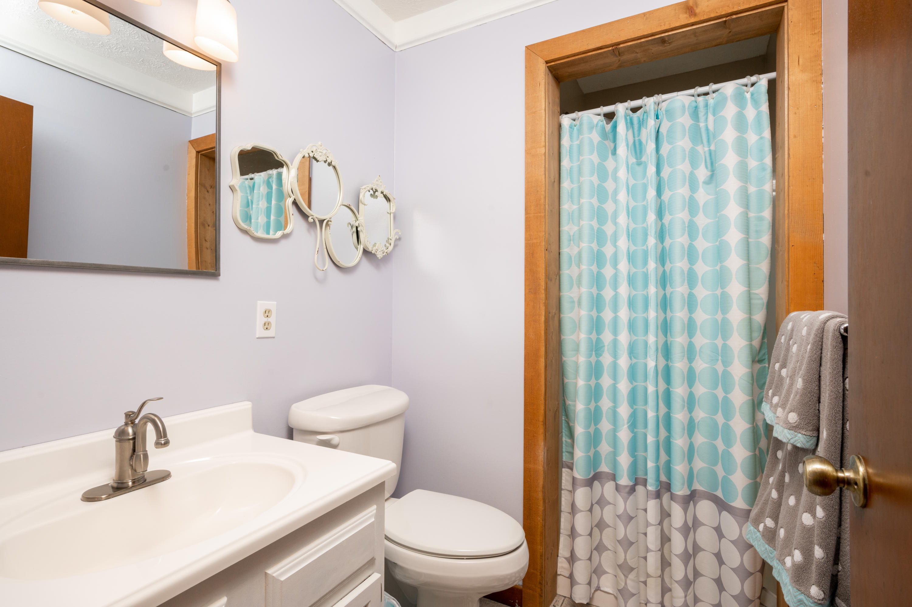 1073 Hidden Valley Road Kingsport, TN 37663 - Photo 14 of 42 Bathroom 3