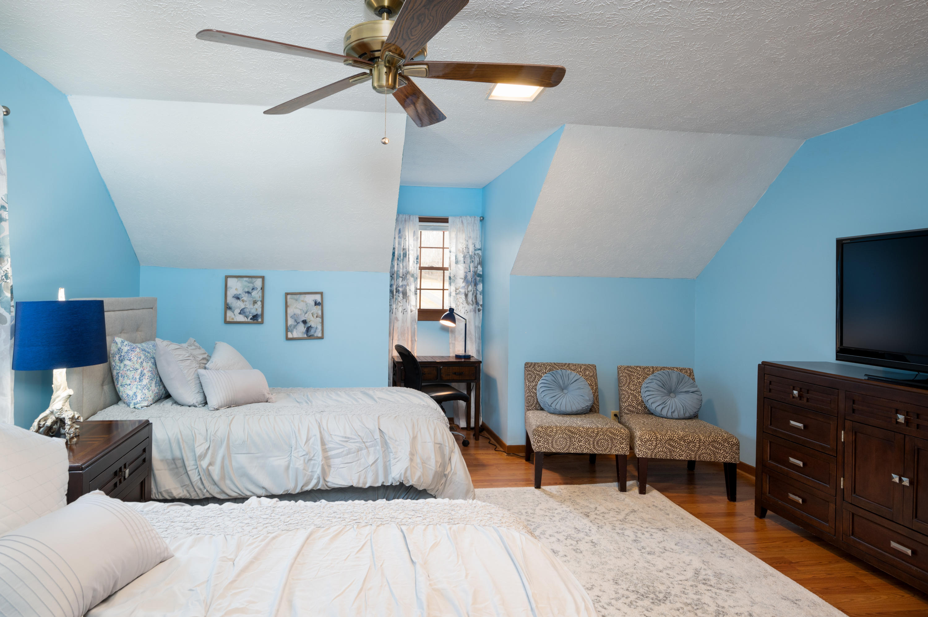 1073 Hidden Valley Road Kingsport, TN 37663 - Photo 17 of 42 Master Bedroom View3